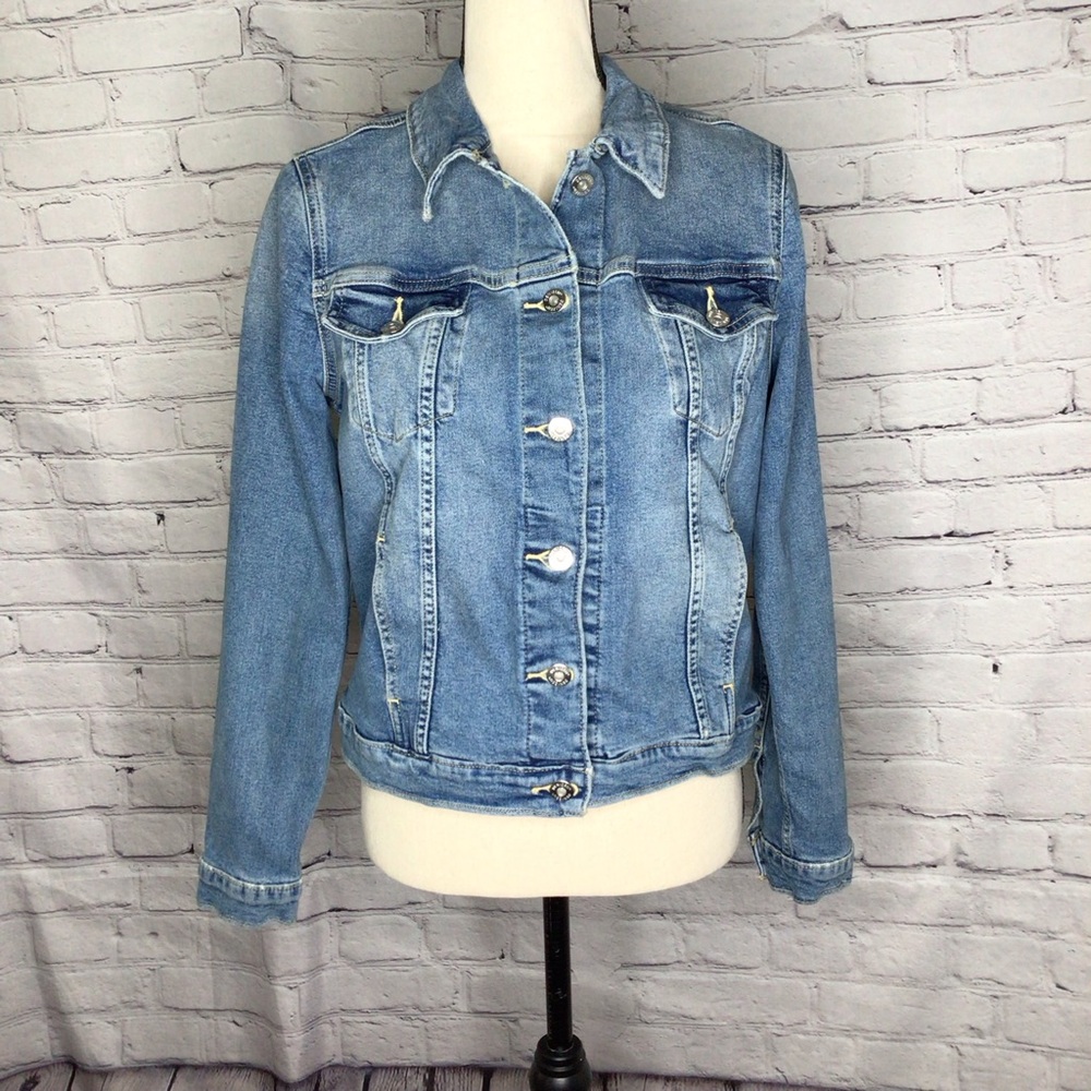 Denizen from Levi’s Crop Denim Jacket Light Rinse Medium
